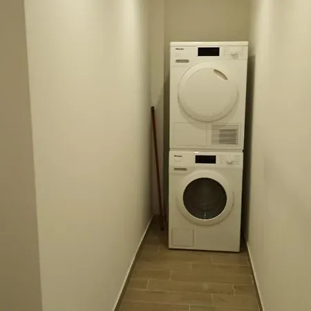 Modern Apt 300mt From Central Station!